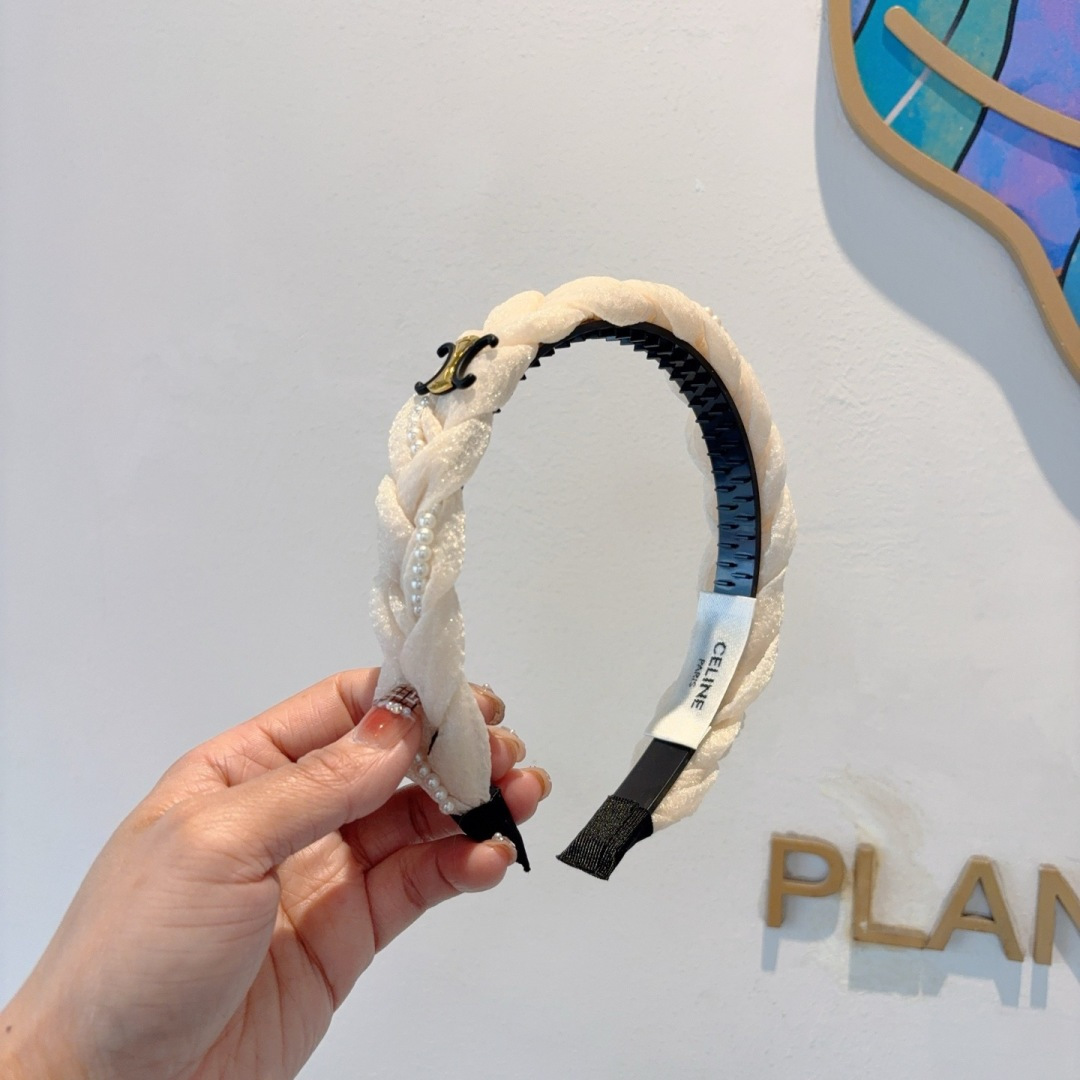 NO:542946,Packaging CELINE Internet celebrity popular product, comfortable to wear without pressure, must-have for styling!  Very fashionable and versatile!  A must-have goddess!  celebrity style. Hairpins, hairpins, celine, celine, hairpins19860909配包装 CELINE（赛琳）网红爆款,佩戴舒适无压力,造型搭配必备！非常时尚百搭！女神必备！名媛范儿.发夹,发夹,celine,celine,hairpins,accessory