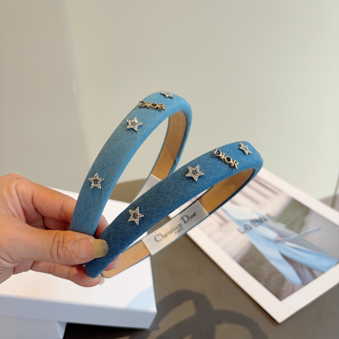 NO:542968,Packaging Dior new denim hairband, original counter stock, let your charm bloom, fresh lady style makes fashion simpler. Hairpins, hairpins, dior, dior, hairpins19860909配包装 Dior（迪奥）新款牛仔布发箍,专柜原单货,让你的魅力绽放 清新淑女范让时尚更简单.发夹,发夹,dior,dior,hairpins,accessory