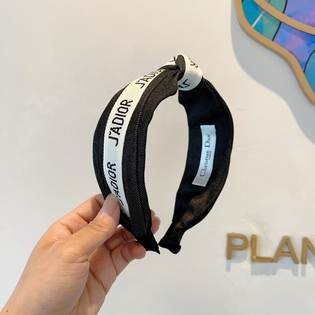 NO:542797,Packaging Dior Classic new knotted denim hairbands, original counter stock, let your charm bloom, fresh lady style makes fashion simpler. Hairpins, hairpins, dior, dior, hairpins19860909配包装 Dior（迪奥） 经典新款打结牛仔布发箍,专柜原单货,让你的魅力绽放 清新淑女范让时尚更简单.发夹,发夹,dior,dior,hairpins,accessory