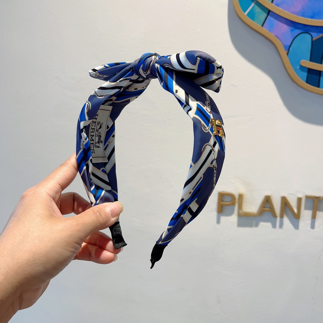 NO:542812,Packaging Hermes (Hermes) is a popular custom bow headband, the same style of the internet celebrity headband, imported silk fabric, export orders and details are all shot!  The special fabric is very textured!  hairpins, hairpins, hermes, hermes, real silk, hairpins19860909配包装 Hermes（爱马仕） 火爆定制款蝴蝶结发箍,网红同款头箍、 进口真丝面料, 出口订单、细节全部实拍！特制面料非常显质感！发夹,发夹,hermes,hermes,real silk,hairpins,accessory