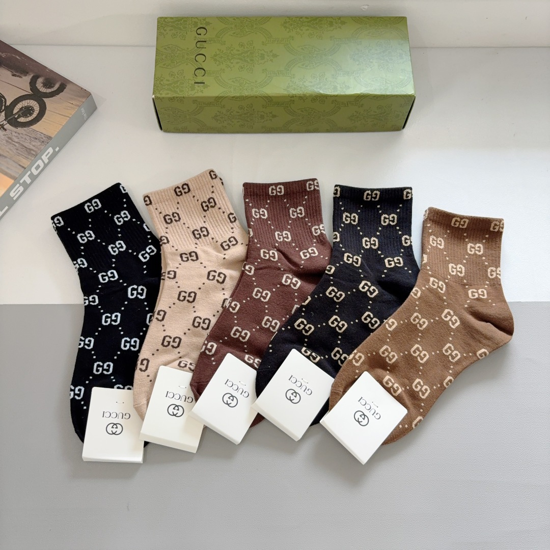 NO:542529,Packaging (one box of 5 pairs) GUCCI new mid-tube socks!  Pure cotton fabric, early autumn mid-tube socks, big brands on the street, trendy people must have super easy to match socks, stockings, socks, gucci, socks19860909配包装（一盒5双） GUCCI 古奇 新款中筒袜子！纯棉面料,早秋款中筒袜子,大牌出街,潮人必备超好搭袜子丝袜,袜子,gucci,socks,accessory