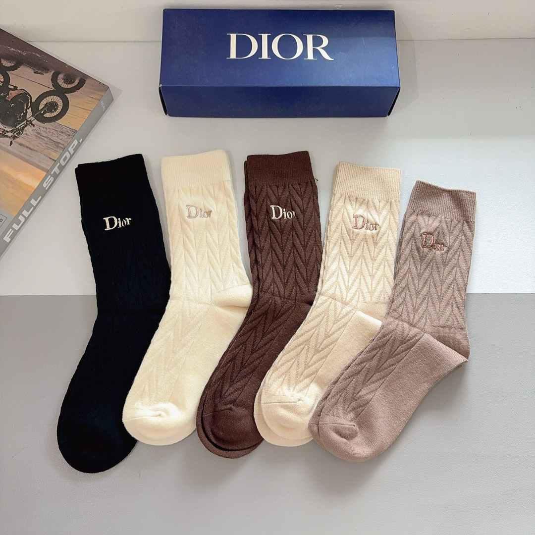 NO:542546,Comes with packaging (5 pairs in a box) Dior’s new classic logo embroidered stockings!  Counter synchronized socks, big brands out on the street, fashionable people must-have super matching socks, stockings, socks, dior, dior, socks19860909配包装（一盒5双） Dior 迪奥 新款经典logo刺绣长筒袜子！专柜同步袜子,大牌出街,潮人必备超好搭袜子丝袜,袜子,dior,dior,socks,accessory