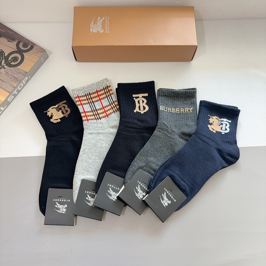 NO:542555,Packaging (5 pairs per box) Burberry Super popular men's mid-tube socks, pure cotton fabric, a must-have for trendy people, a unique and fashionable versatile style,!  You deserve super soft material, comfortable and breathable!  stockings, socks, burberry, burberry, socks19860909配包装（一盒5双） Burberry 巴宝莉 超火爆男款中筒袜子、纯棉面料,潮人必备款,个性时尚百搭款,！你值得拥有哦超柔软材质,舒适透气！袜子丝袜,袜子,burberry,burberry,socks,accessory