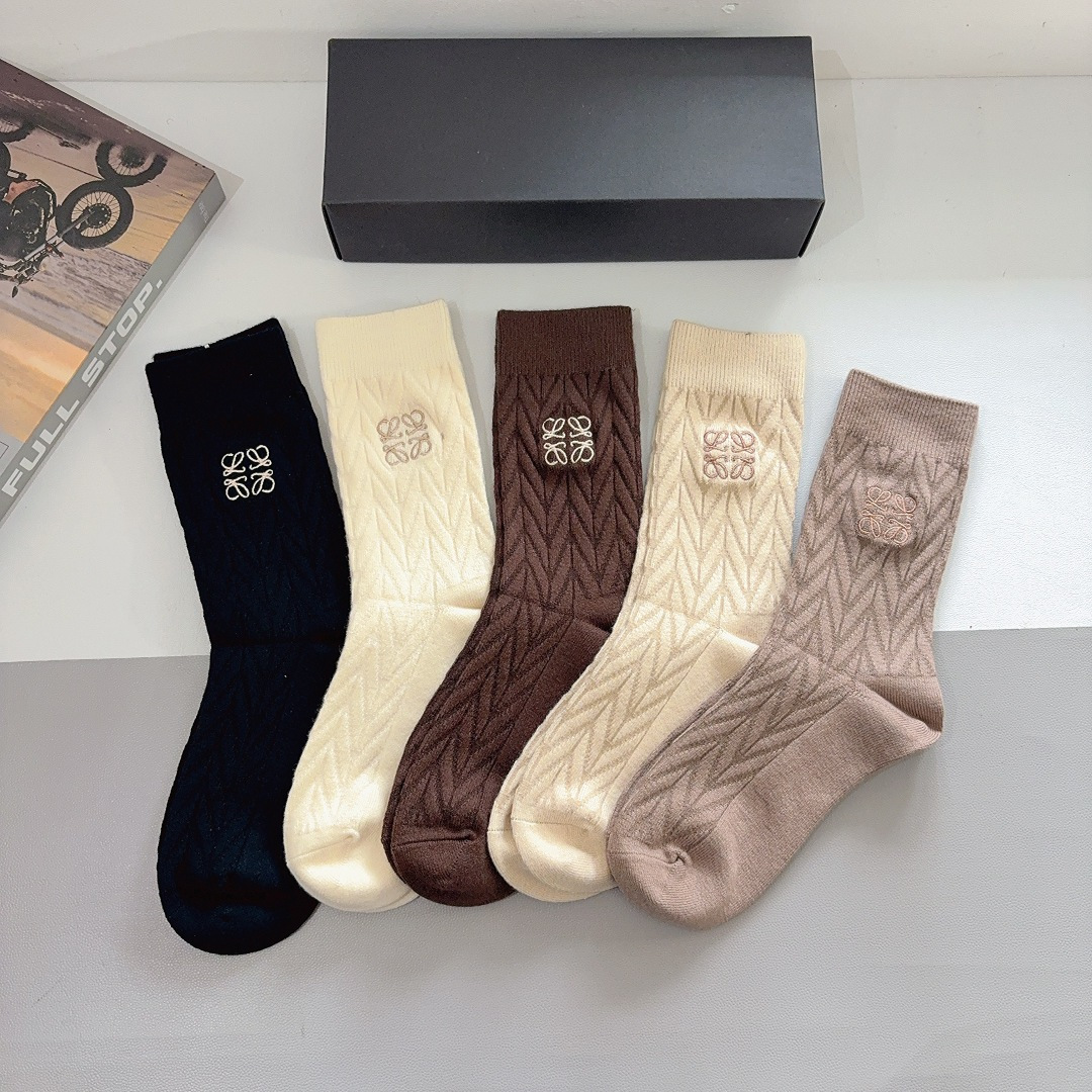 NO:542578,Packaging [one box of 5 pairs] LOEWE High-version cashmere embroidered long-tube socks indispensable for trendy people to purchase long-tube socks, super easy to match socks, stockings, loewe, loewe, loewe, socks19860909配包装【一盒5双】 LOEWE 罗意威 高版本羊绒刺绣长筒袜子潮人必不可少的时尚专柜代购长筒袜子 ,超好搭配袜子丝袜,袜子,loewe,loewe,socks,accessory