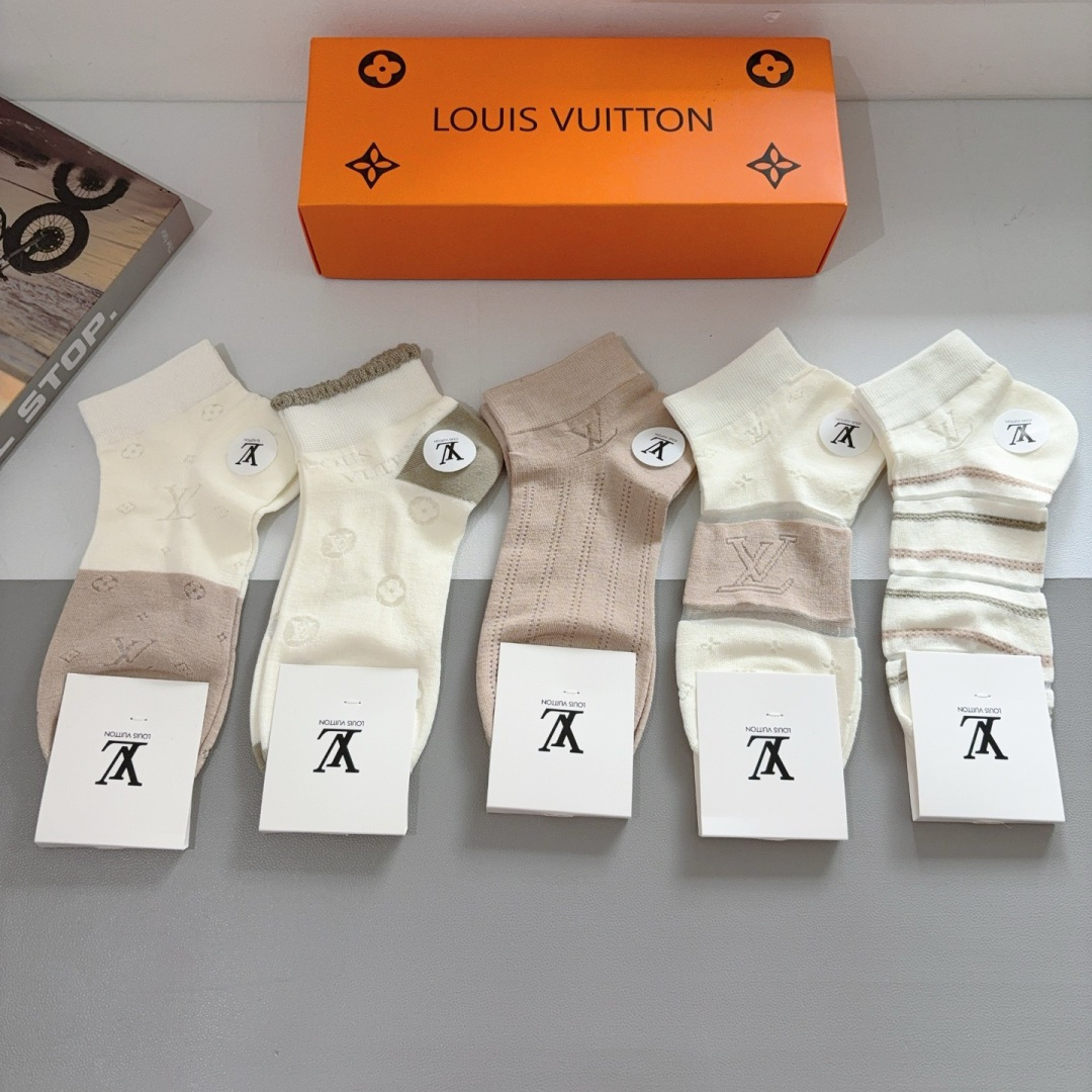 NO:542210,Packaging (5 pairs per box) LV Louis Vuitton, bamboo cotton socks, a must-have hot product for trendy people, classic letter logo boat socks, personalized and fashionable and versatile style,!  Super soft material, comfortable and breathable, fashionable and versatile style socks, stockings, louis vuitton, louis vuitton, socks19860909配包装（一盒5双）  LV 路易威登 ,竹棉袜子 潮人必备爆款,经典字母logo船袜,个性时尚百搭款,！超柔软材质,舒适透气,时尚百搭款 袜子丝袜,袜子,louis vuitton,louis vuitton,socks,accessory