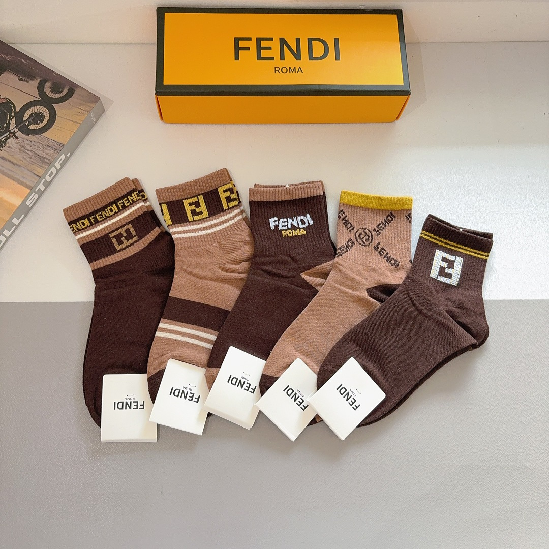 NO:555066,Comes with packaging (5 pairs in a box) FENDI Fendi classic double F mid-calf socks, pure cotton fabric, a must-have for fashionistas, personalized, fashionable and versatile, you deserve it!  socks, stockings, socks, fendi, fendi, socks19860909配包装（一盒5双） FENDI 芬迪 经典双F中筒袜子,纯棉面料,潮人必备款 个性时尚百搭款,你值得拥有！袜子,丝袜,袜子,fendi,fendi,socks,accessory