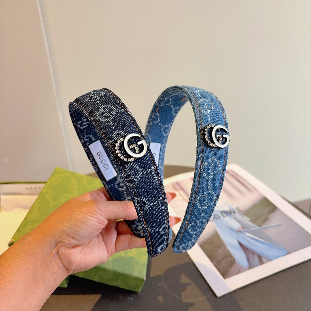 NO:555405,Comes with packaging Gucci Gucci celebrity classic new denim headband, a must-have headband for goddesses, very versatile and fashionable!  hairpins,hairpins,gucci,hairpins19860909配包装 Gucci古奇 明星经典新款牛仔布发箍,女神必备单品头箍,非常百搭,时尚潮流！发夹,发夹,gucci,hairpins,accessory