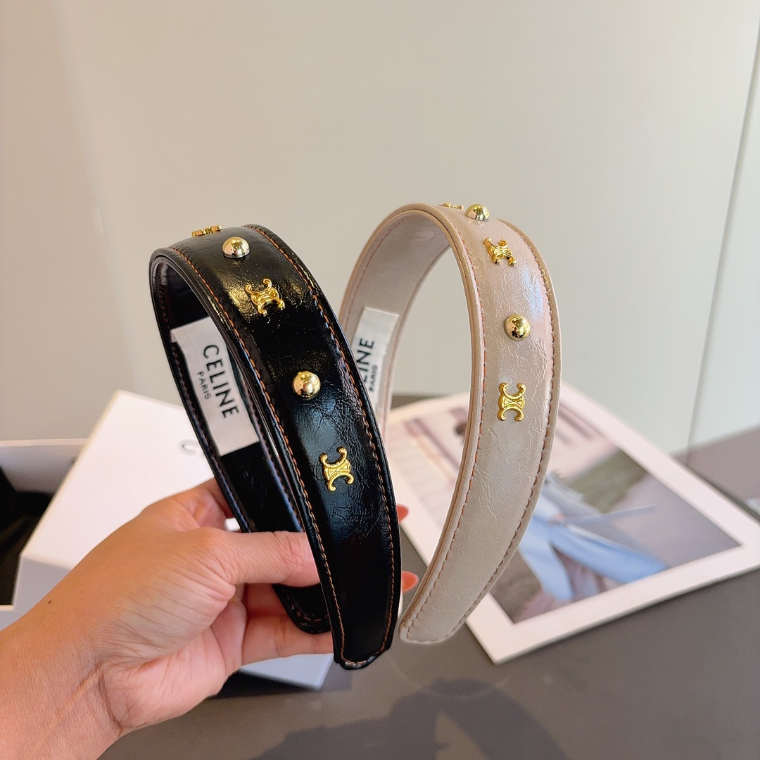 NO:555409,Comes with packaging CELINE official classic new sheepskin headband, a must-have headband for goddesses, very comfortable, fashionable and versatile, comfortable and trendy!  hairpins,hairpins,celine,celine,sheepskin,hairpins19860909配包装 CELINE（赛琳）官方经典新款羊皮发箍,女神必备头箍,非常舒时尚百搭,舒适潮流款！发夹,发夹,celine,celine,sheepskin,hairpins,accessory