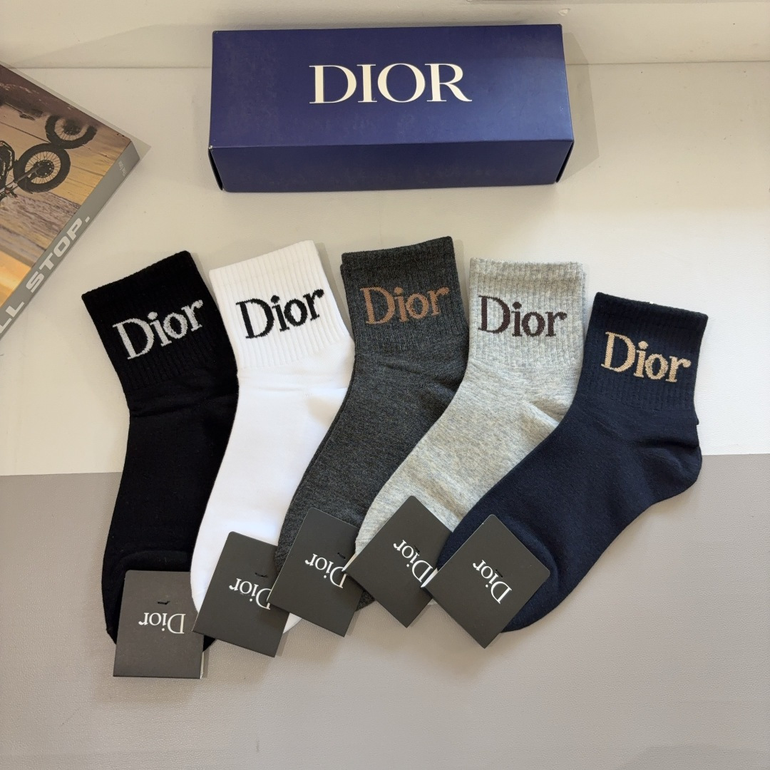 NO:555096,Comes with packaging (5 pairs in a box) Dior Dior's new mid-calf men's socks, pure cotton fabric, a must-have for fashionistas, classic, stylish and versatile, you deserve it Socks, stockings, socks, dior, dior, socks19860909配包装（一盒5双） Dior 迪奥 新款中筒男款袜子,纯棉面料,潮人必备 ,经典个性时尚百搭款,你值得拥有哦袜子,丝袜,袜子,dior,dior,socks,accessory