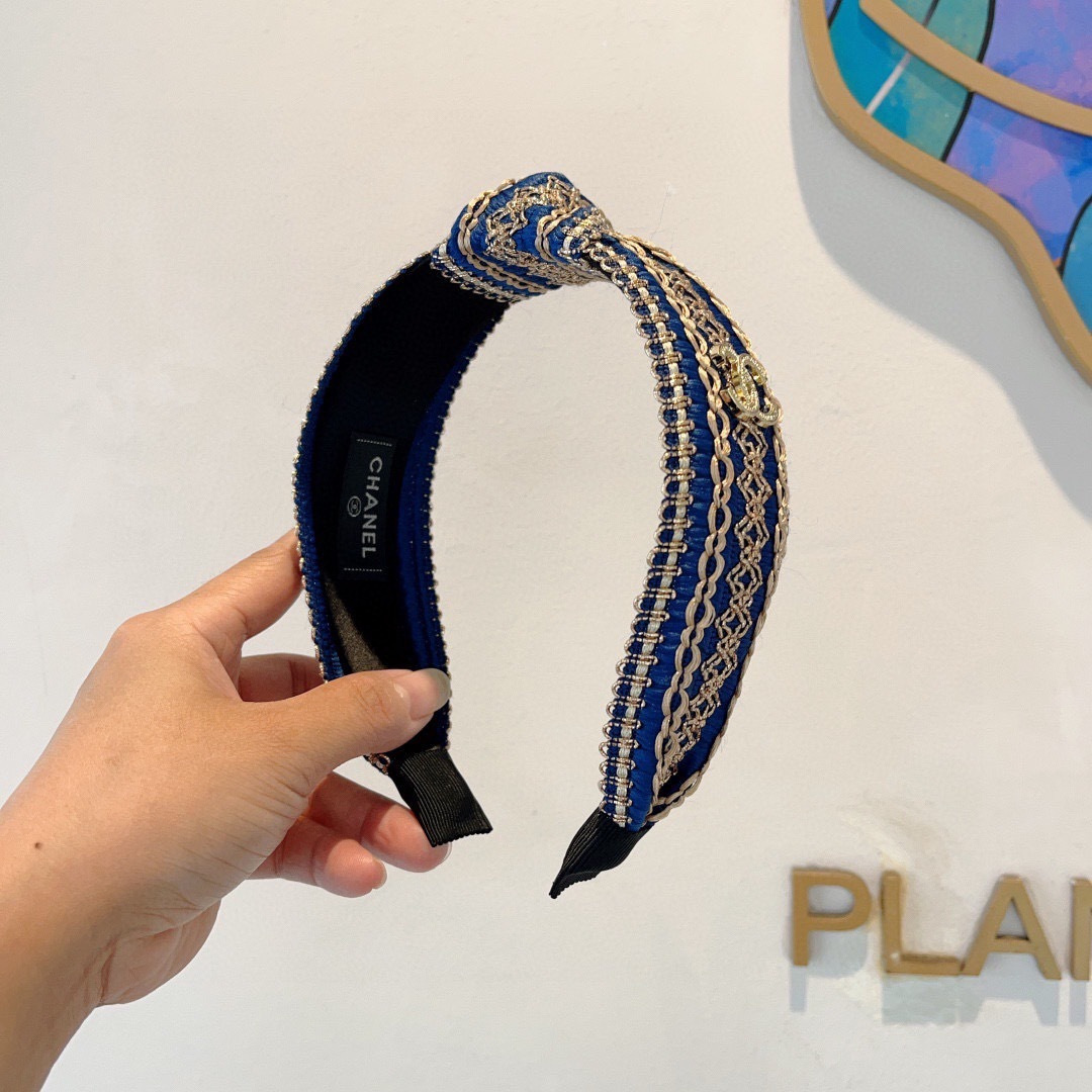 NO:555423,Comes with packaging CHANEL (Chanel) latest small fragrance headband, retro headband, recommended by Internet celebrities. Super exquisite, fashionable and versatile!  hairpins,hairpins,chanel,chanel,hairpins19860909配包装 CHANEL（香奈儿）最新款小香发箍,复古头箍,网红爆款推荐 超精致,时尚百搭！发夹,发夹,chanel,chanel,hairpins,accessory