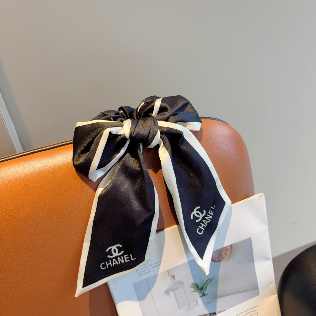 NO:555453,With packaging CHANEL Chanel letter streamer ponytail hair tie butterfly colon ring, high-end Korean style small fragrant style rubber band, classic flower design, high-end atmosphere, celebrity style, hairpin, hairpins, chanel, chanel, hairpins19860909配包装 CHANEL 香奈儿字母飘带马尾发圈 蝴蝶结肠圈,高档韩版小香风皮筋,经典花型设计, 高端大气,名媛范儿,发夹,发夹,chanel,chanel,hairpins,accessory