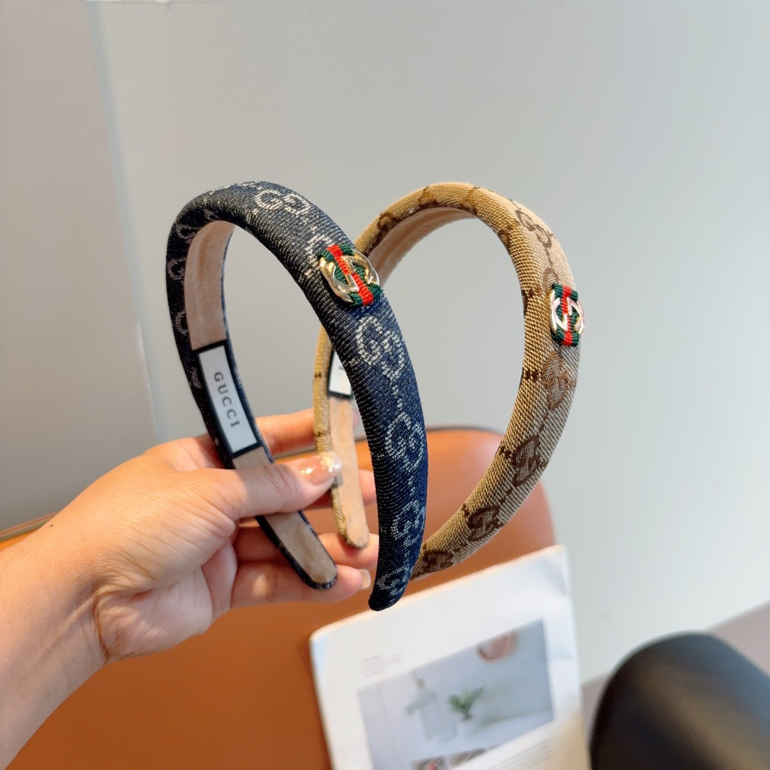 NO:555334,With packaging Gucci Gucci official new classic double G hairband, a must-have item for goddesses, very versatile, fashionable hairpins, hairpins, gucci, hairpins19860909配包装 Gucci古奇 官方经典新款双G发箍,女神必备单品,非常百搭,时尚潮流发夹,发夹,gucci,hairpins,accessory
