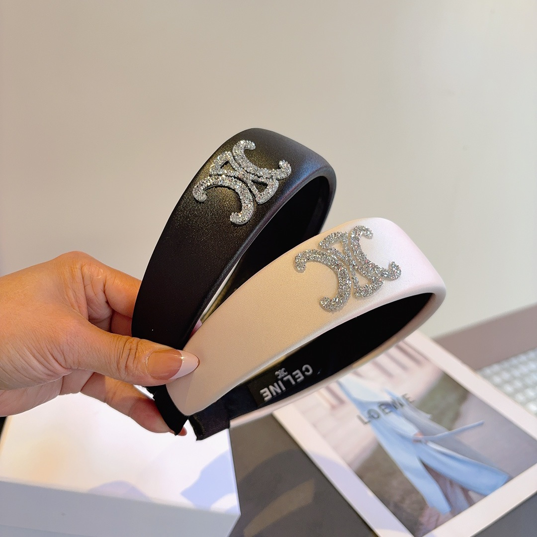 NO:555309,Comes with packaging CELINE's new sponge headband, comfortable and stress-free to wear, a must-have headband for styling!  Very fashionable and versatile!  A must-have for goddesses!  Celebrity style. Hairpins, hairpins, celine, celine, hairpins19860909配包装 CELINE（赛琳）新款海绵发箍 佩戴舒适无压力,造型搭配必备头箍！非常时尚百搭！女神必备！名媛范儿.发夹,发夹,celine,celine,hairpins,accessory