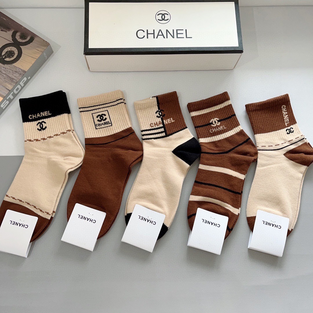 NO:584510,Comes with packaging (5 pairs in a box) CHANEL Chanel classic socks, high version, pure cotton material, soft, instant sale of ordinary goods in the market, classic double C pattern logo, counters synchronized with big-name socks on the street, a must-have for fashionistas, super easy to match socks, stockings, socks, chanel, chanel, socks19860909配包装（一盒5双） CHANEL 香奈儿经典袜子高版本纯棉材质柔软,秒杀市场普通货,经典的双C图案logo,专柜同步袜子大牌出街,潮人必备,超好搭袜子,丝袜,袜子,chanel,chanel,socks,accessory