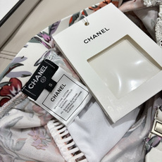 Chanel新款连体泳衣 实物超仙 拍不出来的美 🥰🥰💐💐适合多种场景的游泳衣🏊♀️海边 游泳池 温泉 Chanel新款连体泳衣 实物超仙 拍不出来的美 🥰🥰💐💐适合多种场景的游泳衣🏊♀️海边 游泳池 温泉