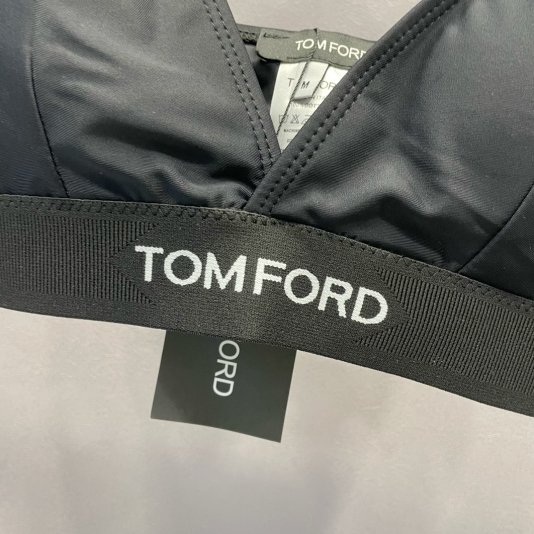Tom Ford新款渐变高弹力健身瑜伽服运动套装~性感小吊带（有胸垫）+修身提臀显瘦打底裤脚      