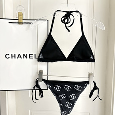 Chanel 新款比基尼泳衣 实物真的超级美😍😍适合多种场景的游泳衣🏊♀️海边 游泳池 温泉 水上乐园 Chanel 新款比基尼泳衣 实物真的超级美😍😍适合多种场景的游泳衣🏊♀️海边 游泳池 温泉 水上乐园
