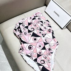 Pucci新款连体😍🥰适合多种场景的游泳衣🏊♀️海边 游泳池 温泉 水上乐园 漂流都可以😌内搭也完全可 Pucci新款连体😍🥰适合多种场景的游泳衣🏊♀️海边 游泳池 温泉 水上乐园 漂流都可以😌内搭也完全可