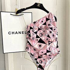 Pucci新款连体😍🥰适合多种场景的游泳衣🏊♀️海边 游泳池 温泉 水上乐园 漂流都可以😌内搭也完全可 Pucci新款连体😍🥰适合多种场景的游泳衣🏊♀️海边 游泳池 温泉 水上乐园 漂流都可以😌内搭也完全可
