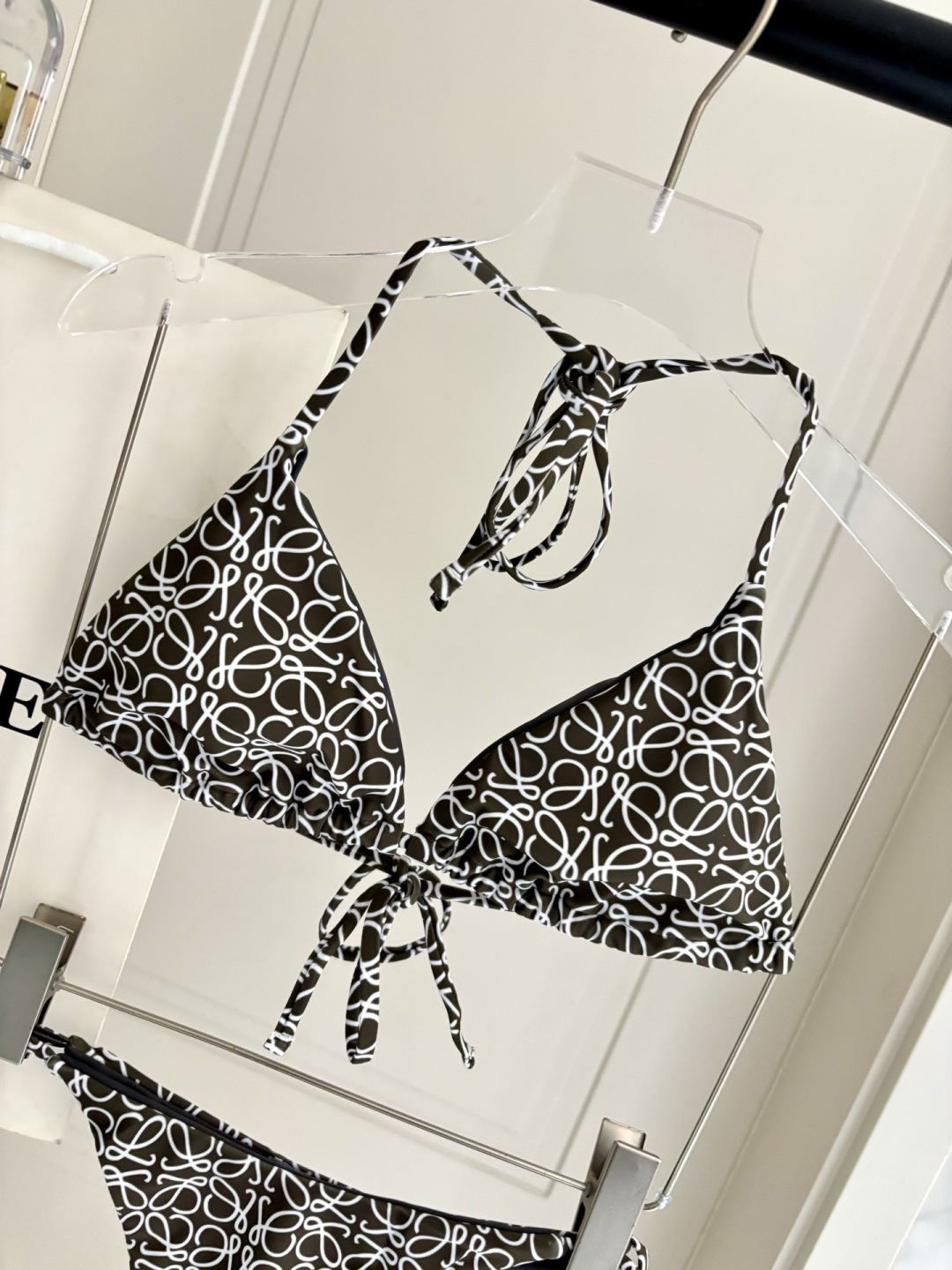 Loewe新款分体😍🥰适合多种场景的游泳衣🏊‍♀️海边 游泳池 温泉 水上乐园 漂流都可以😌内搭也完全可