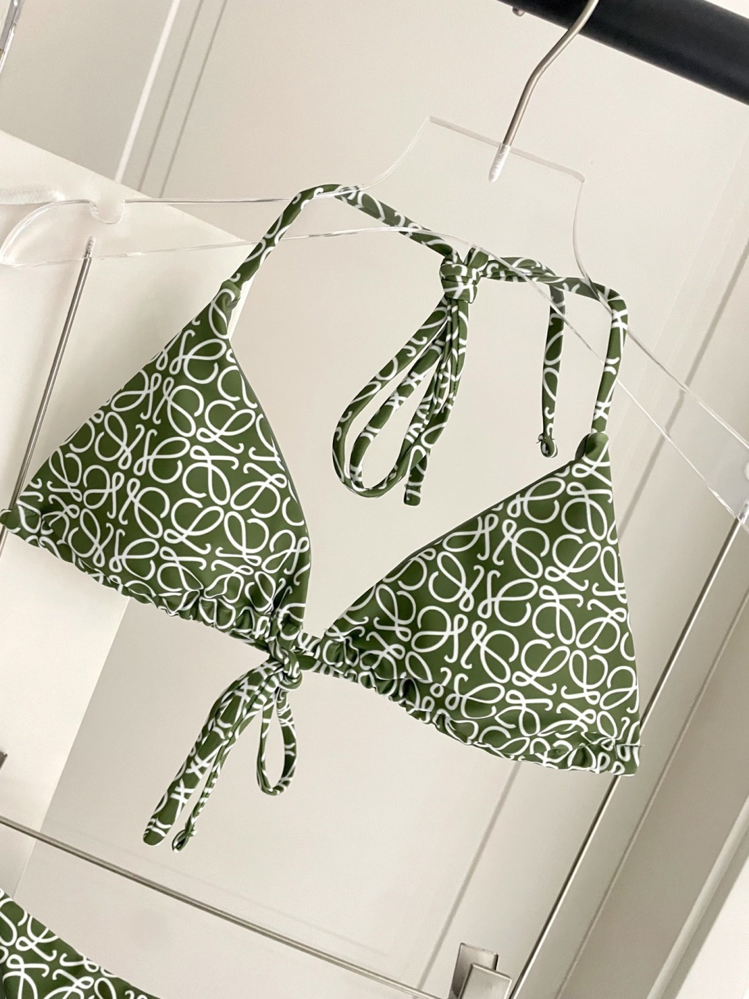 Loewe新款分体😍🥰适合多种场景的游泳衣🏊‍♀️海边 游泳池 温泉 水上乐园 漂流都可以😌内搭也完全可
