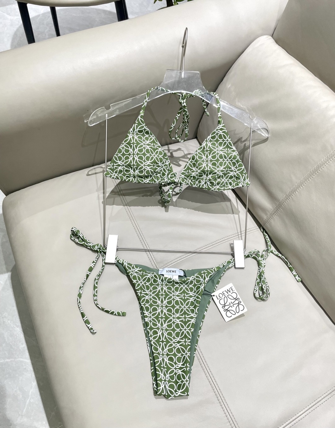 Loewe新款分体😍🥰适合多种场景的游泳衣🏊‍♀️海边 游泳池 温泉 水上乐园 漂流都可以😌内搭也完全可