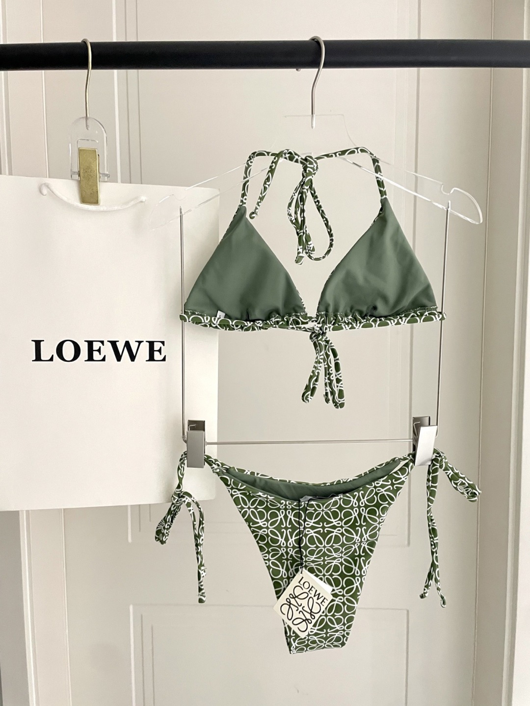 Loewe新款分体😍🥰适合多种场景的游泳衣🏊‍♀️海边 游泳池 温泉 水上乐园 漂流都可以😌内搭也完全可