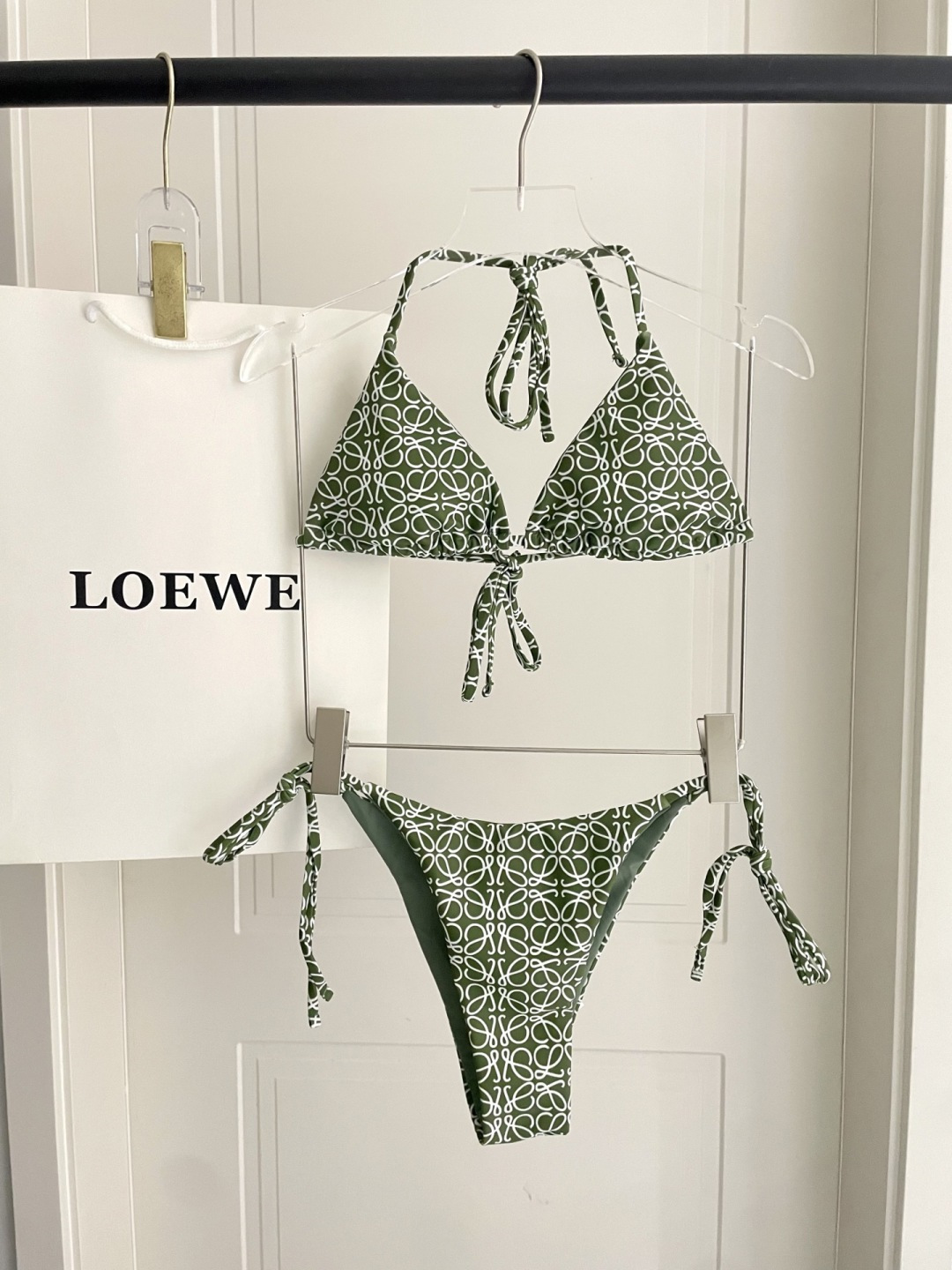 Loewe新款分体😍🥰适合多种场景的游泳衣🏊‍♀️海边 游泳池 温泉 水上乐园 漂流都可以😌内搭也完全可