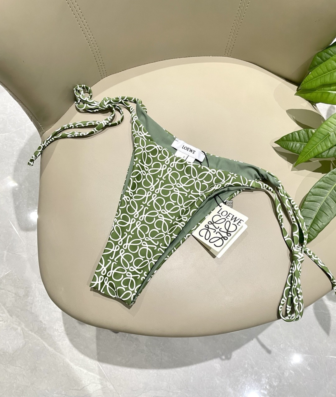 Loewe新款分体😍🥰适合多种场景的游泳衣🏊‍♀️海边 游泳池 温泉 水上乐园 漂流都可以😌内搭也完全可