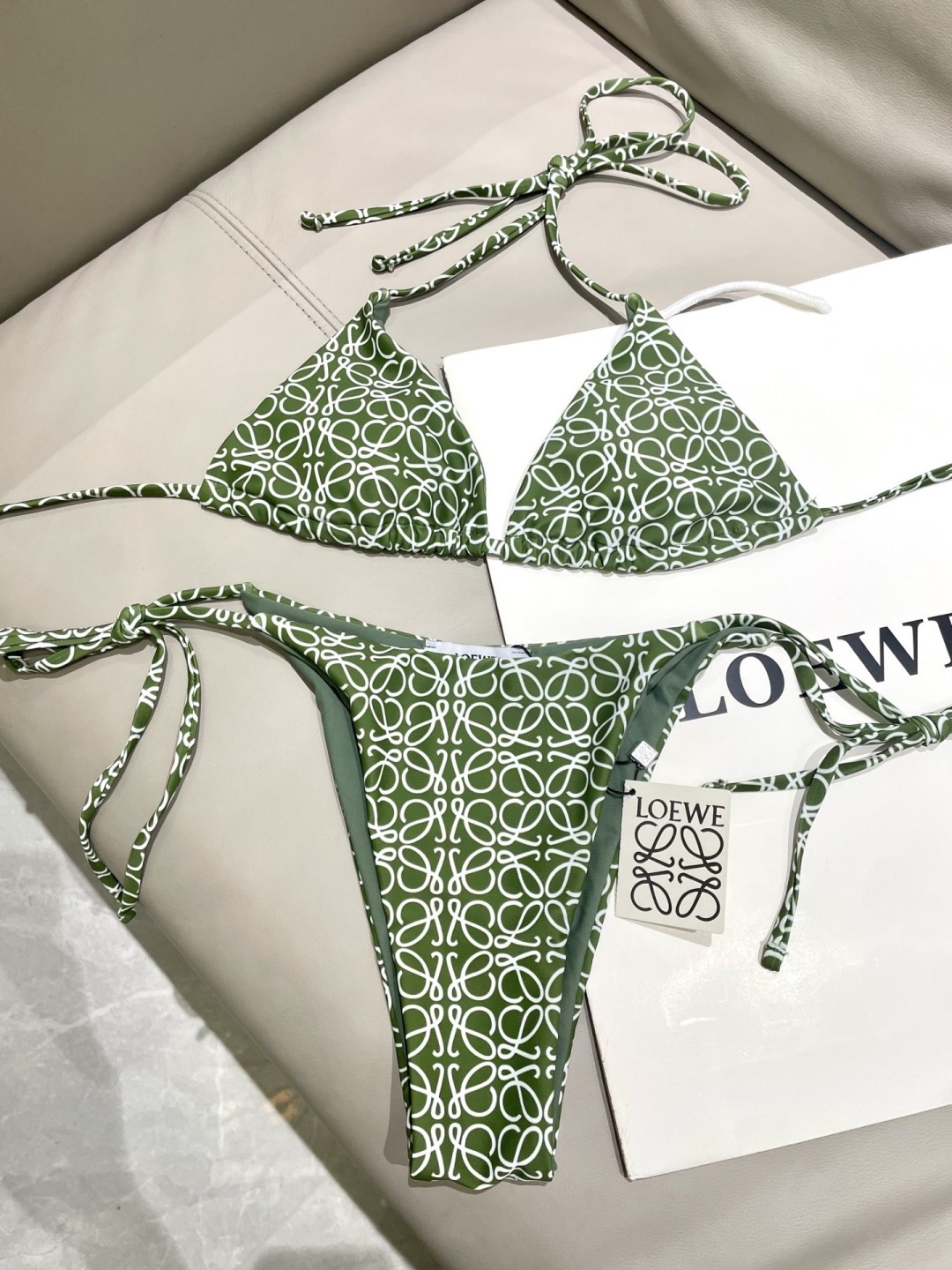 Loewe新款分体😍🥰适合多种场景的游泳衣🏊‍♀️海边 游泳池 温泉 水上乐园 漂流都可以😌内搭也完全可