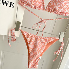 Loewe新款分体😍🥰适合多种场景的游泳衣🏊♀️海边 游泳池 温泉 水上乐园 漂流都可以😌内搭也完全可 Loewe新款分体😍🥰适合多种场景的游泳衣🏊♀️海边 游泳池 温泉 水上乐园 漂流都可以😌内搭也完全可