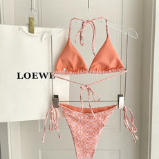 Loewe新款分体😍🥰适合多种场景的游泳衣🏊♀️海边 游泳池 温泉 水上乐园 漂流都可以😌内搭也完全可 Loewe新款分体😍🥰适合多种场景的游泳衣🏊♀️海边 游泳池 温泉 水上乐园 漂流都可以😌内搭也完全可