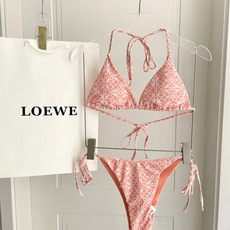 Loewe新款分体😍🥰适合多种场景的游泳衣🏊♀️海边 游泳池 温泉 水上乐园 漂流都可以😌内搭也完全可 Loewe新款分体😍🥰适合多种场景的游泳衣🏊♀️海边 游泳池 温泉 水上乐园 漂流都可以😌内搭也完全可