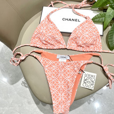 Loewe新款分体😍🥰适合多种场景的游泳衣🏊♀️海边 游泳池 温泉 水上乐园 漂流都可以😌内搭也完全可 Loewe新款分体😍🥰适合多种场景的游泳衣🏊♀️海边 游泳池 温泉 水上乐园 漂流都可以😌内搭也完全可