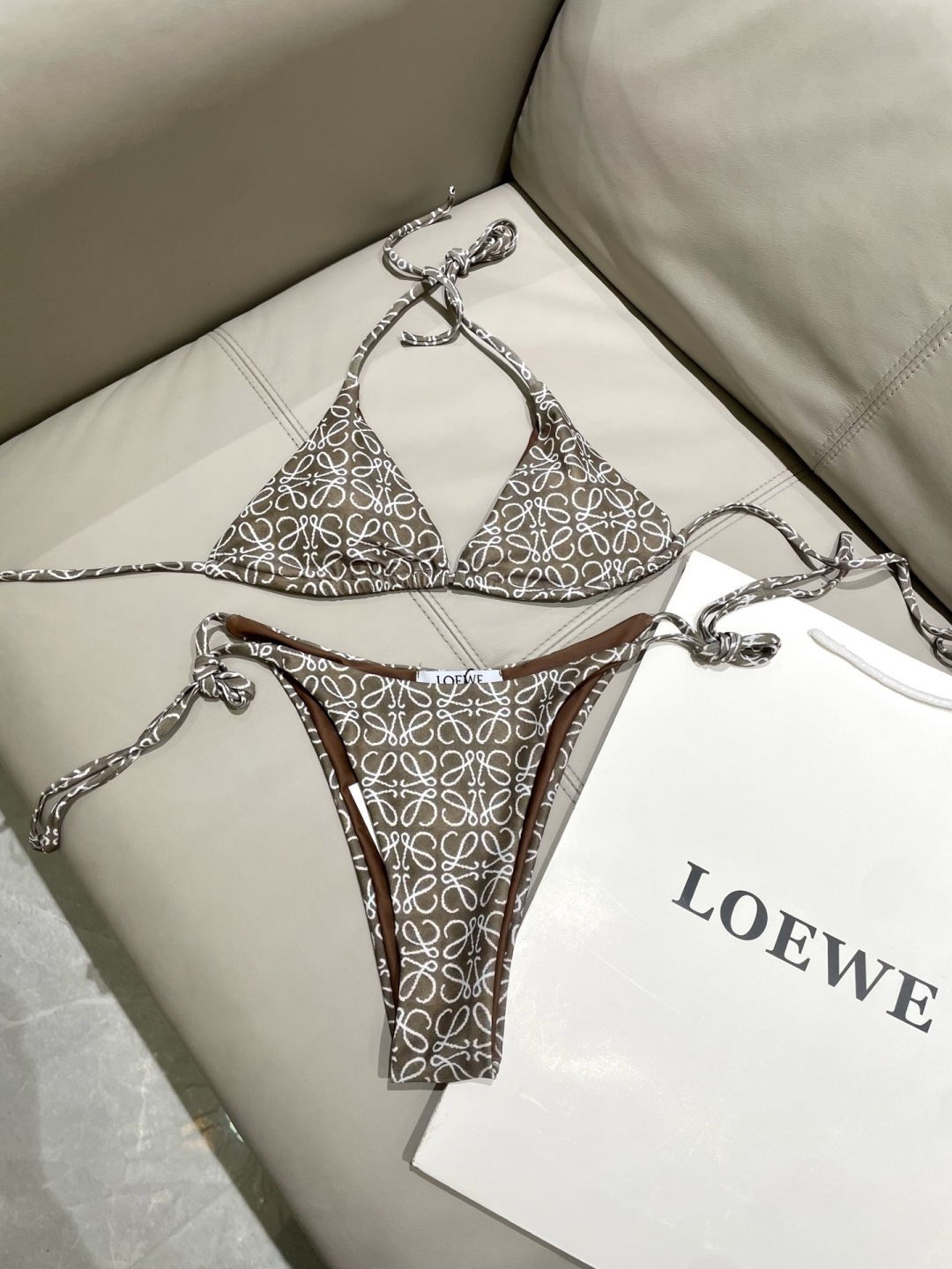 Loewe新款分体😍🥰适合多种场景的游泳衣🏊‍♀️海边 游泳池 温泉 水上乐园 漂流都可以😌内搭也完全可