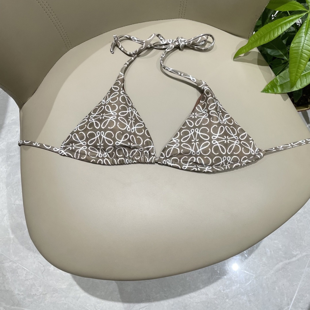 Loewe新款分体😍🥰适合多种场景的游泳衣🏊‍♀️海边 游泳池 温泉 水上乐园 漂流都可以😌内搭也完全可