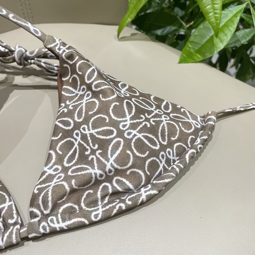 Loewe新款分体😍🥰适合多种场景的游泳衣🏊‍♀️海边 游泳池 温泉 水上乐园 漂流都可以😌内搭也完全可