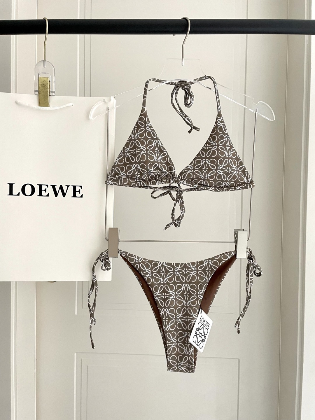 Loewe新款分体😍🥰适合多种场景的游泳衣🏊‍♀️海边 游泳池 温泉 水上乐园 漂流都可以😌内搭也完全可