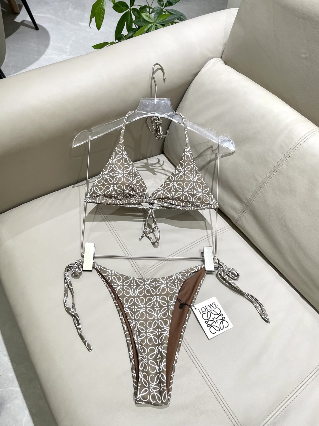 Loewe新款分体😍🥰适合多种场景的游泳衣🏊‍♀️海边 游泳池 温泉 水上乐园 漂流都可以😌内搭也完全可
