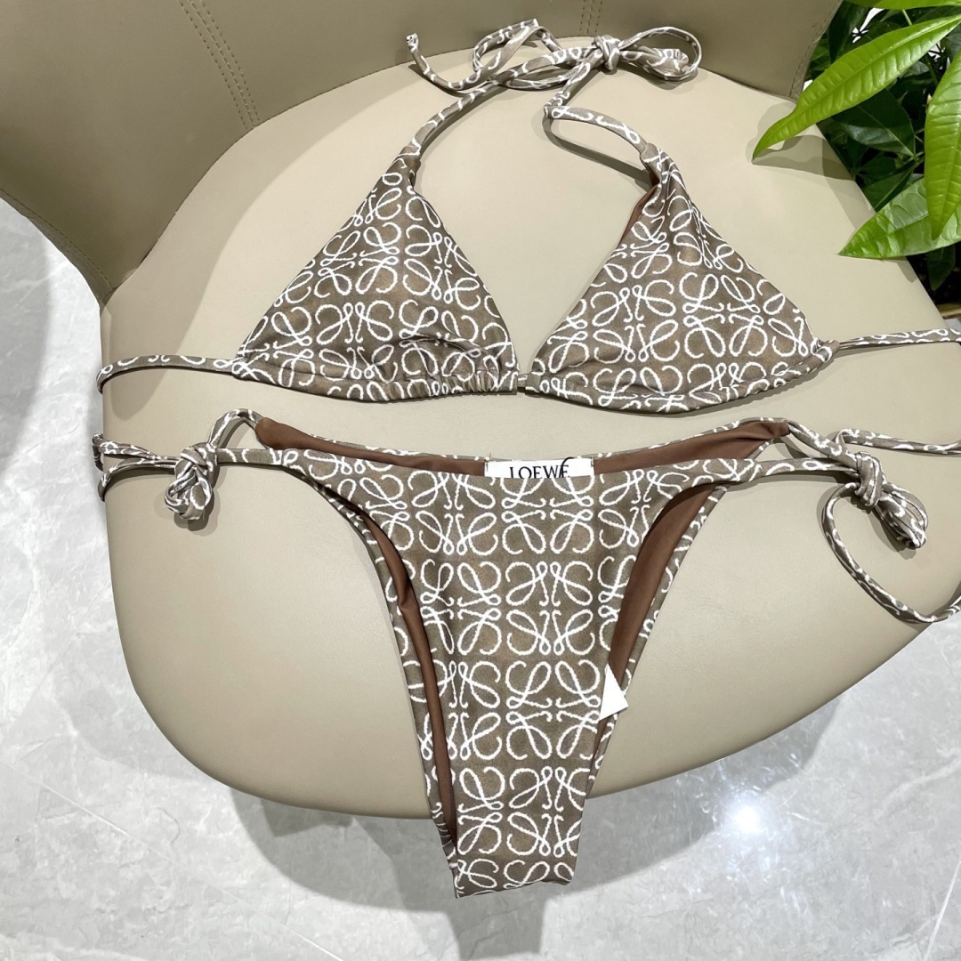 Loewe新款分体😍🥰适合多种场景的游泳衣🏊‍♀️海边 游泳池 温泉 水上乐园 漂流都可以😌内搭也完全可