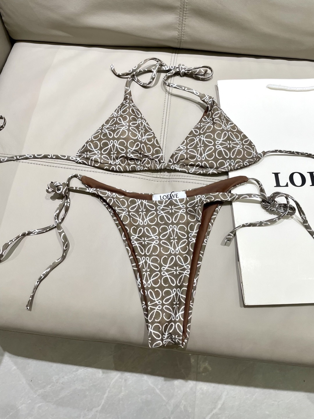 Loewe新款分体😍🥰适合多种场景的游泳衣🏊‍♀️海边 游泳池 温泉 水上乐园 漂流都可以😌内搭也完全可