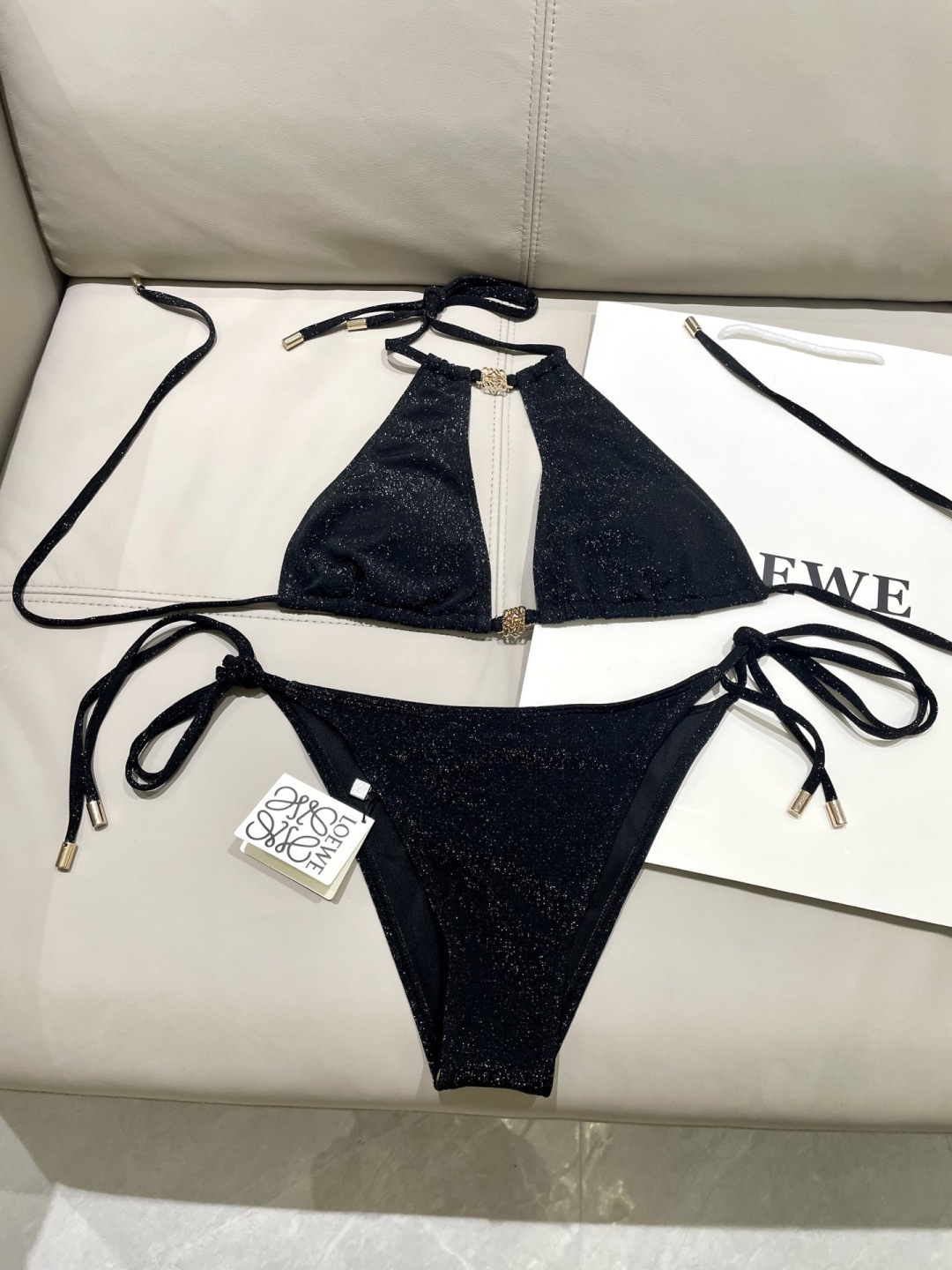罗意威新款比基尼泳衣  定制对吧版五金 😍🥰适合多种场景的游泳衣🏊‍♀️海边 游泳池 温泉 水上乐园 漂