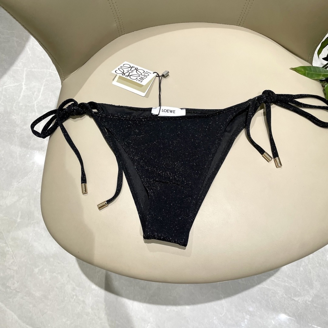 罗意威新款比基尼泳衣  定制对吧版五金 😍🥰适合多种场景的游泳衣🏊‍♀️海边 游泳池 温泉 水上乐园 漂