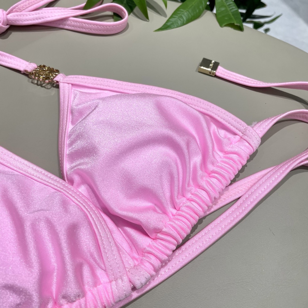 罗意威新款比基尼泳衣  定制对吧版五金 😍🥰适合多种场景的游泳衣🏊‍♀️海边 游泳池 温泉 水上乐园 漂