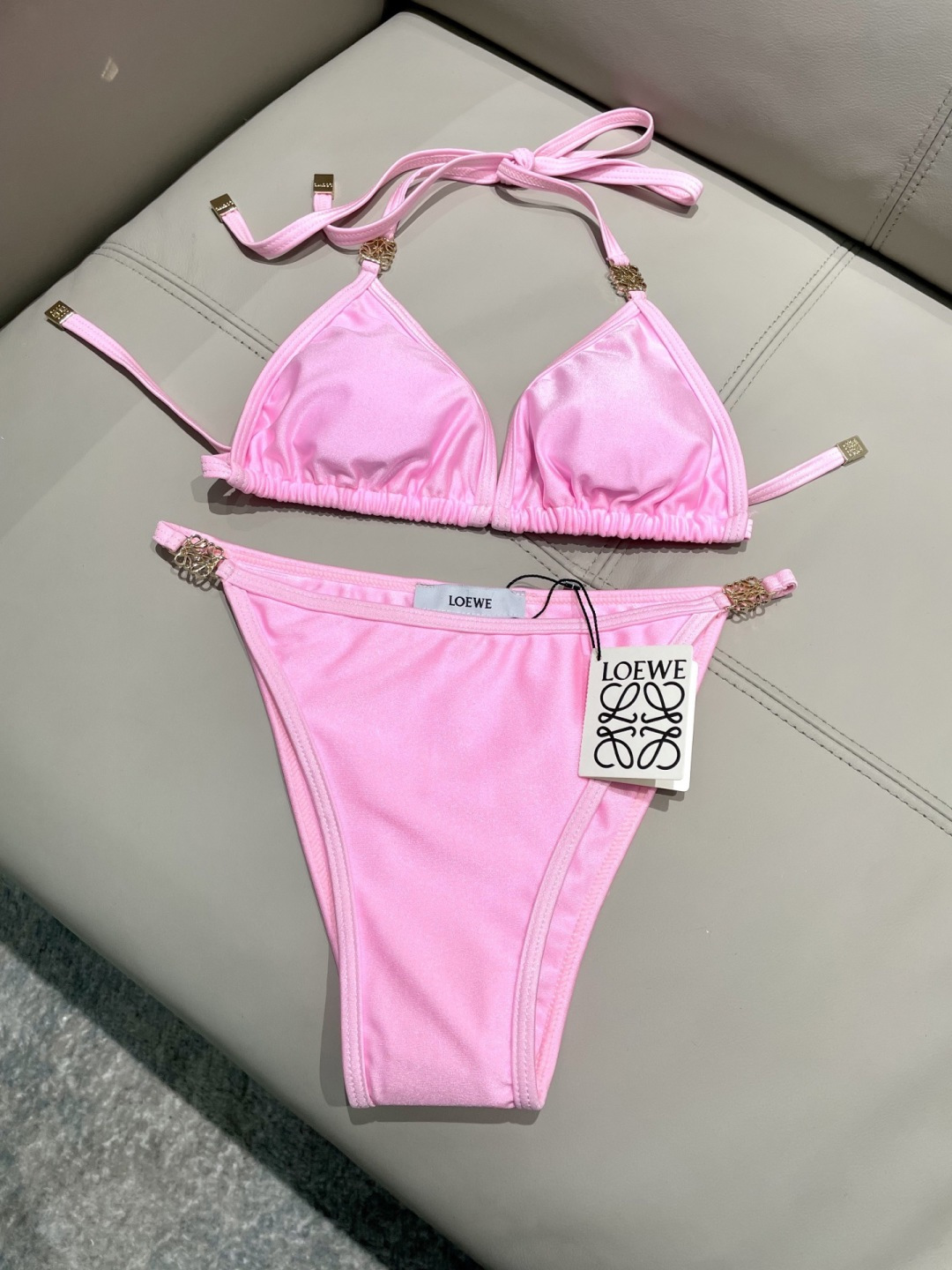 罗意威新款比基尼泳衣  定制对吧版五金 😍🥰适合多种场景的游泳衣🏊‍♀️海边 游泳池 温泉 水上乐园 漂