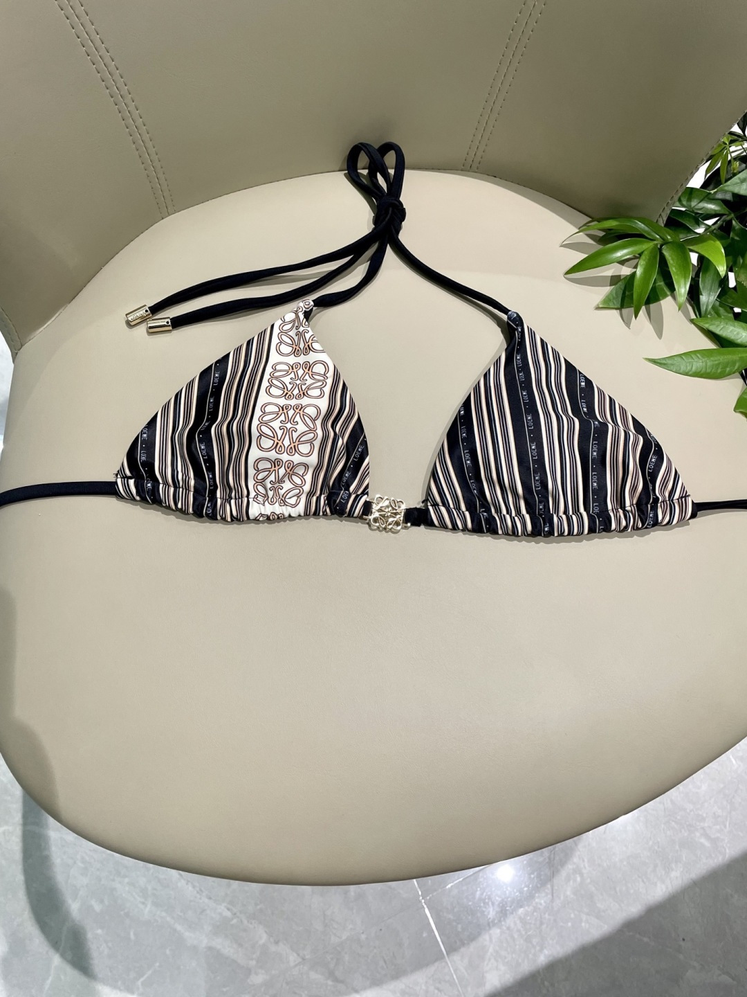 罗意威新款比基尼泳衣  定制对吧版五金 😍🥰适合多种场景的游泳衣🏊‍♀️海边 游泳池 温泉 水上乐园 漂
