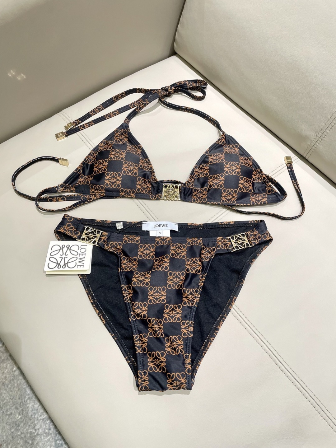 罗意威新款比基尼泳衣  定制对吧版五金 😍🥰适合多种场景的游泳衣🏊‍♀️海边 游泳池 温泉 水上乐园 漂