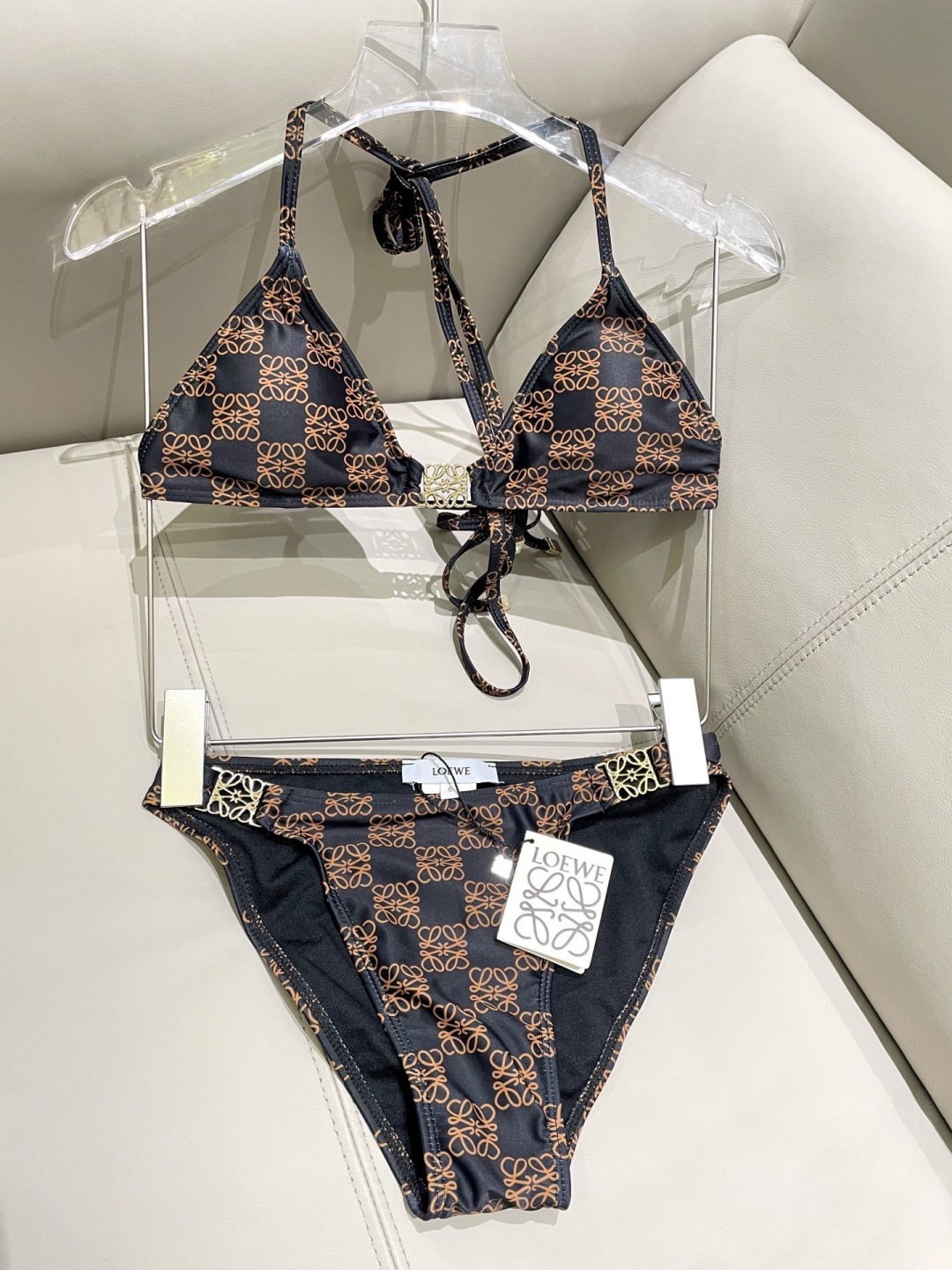 罗意威新款比基尼泳衣  定制对吧版五金 😍🥰适合多种场景的游泳衣🏊‍♀️海边 游泳池 温泉 水上乐园 漂