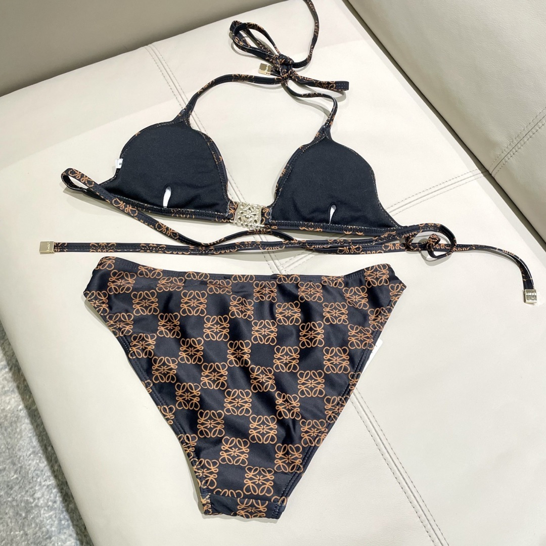 罗意威新款比基尼泳衣  定制对吧版五金 😍🥰适合多种场景的游泳衣🏊‍♀️海边 游泳池 温泉 水上乐园 漂