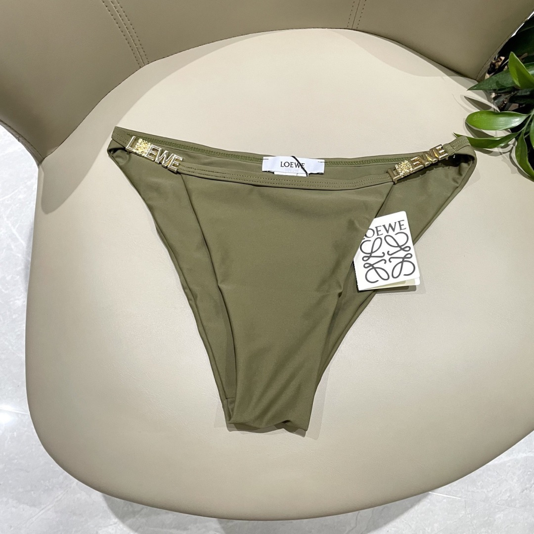 罗意威新款比基尼泳衣  定制对版五金 😍🥰适合多种场景的游泳衣🏊‍♀️海边 游泳池 温泉 水上乐园 漂流